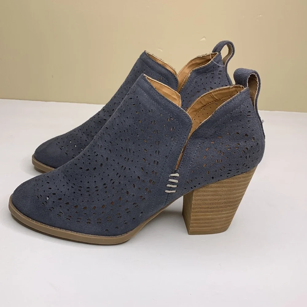 MASSINI Bootie Blue Perforated Faux Suede “DIAMOND” Block Heel Almond Toe 8.5M